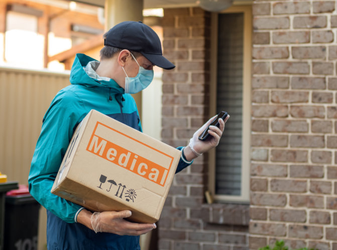 delivery man talking to the phone