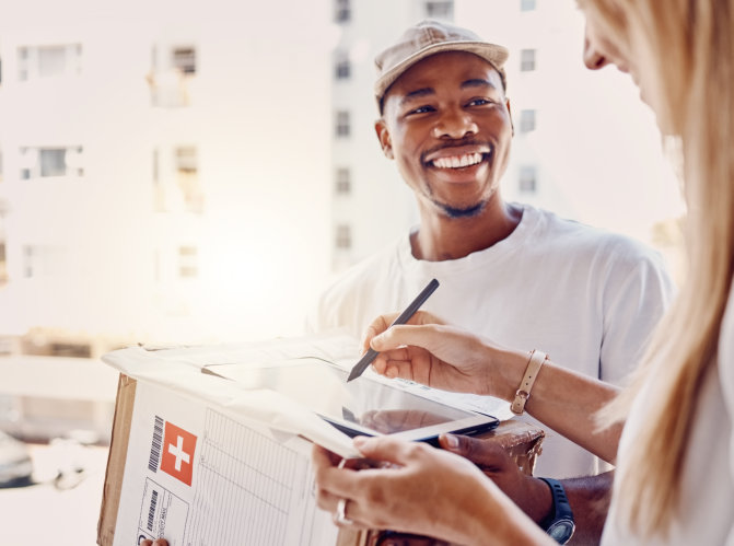 delivery man deliver package to the woman